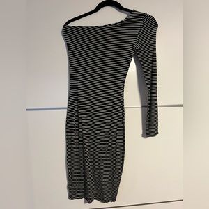 one sleeve striped midi dress🖤🤍🖤🤍